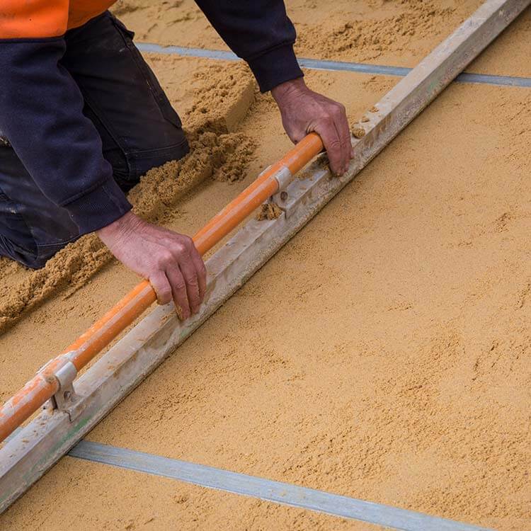 A Step By Guide To Laying Pavers For Your Diy Paving Project - How To Level Ground For Patio Pavers
